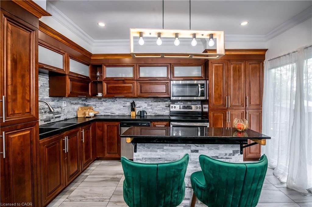 43 Princess Street, Hamilton, ON - Indoor Photo Showing Kitchen