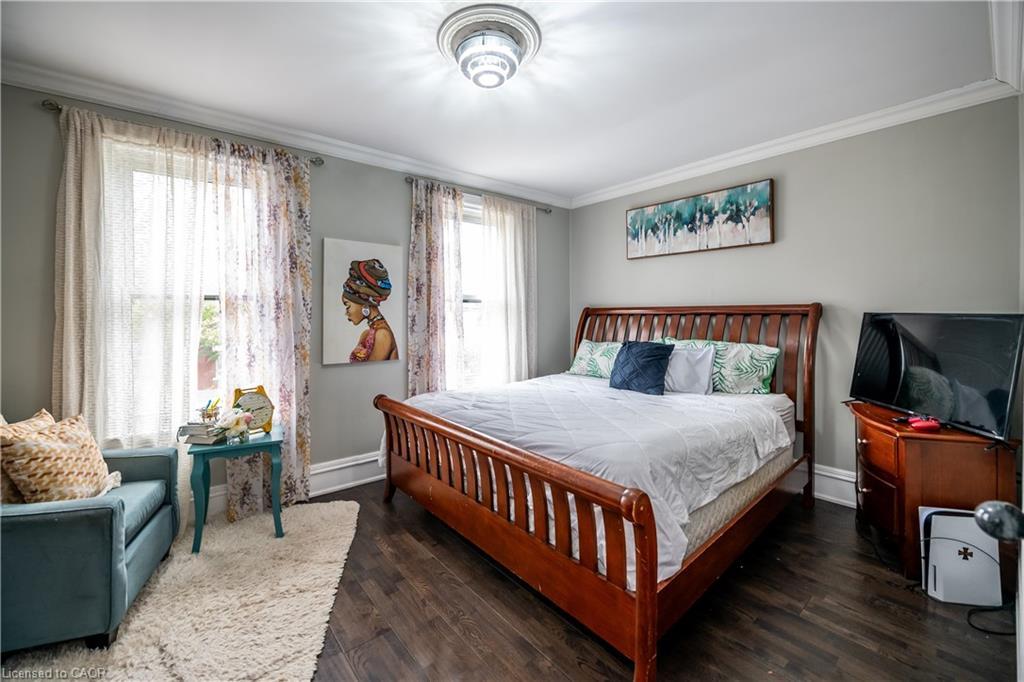 43 Princess Street, Hamilton, ON - Indoor Photo Showing Bedroom