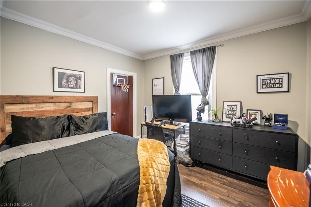 43 Princess Street, Hamilton, ON - Indoor Photo Showing Bedroom