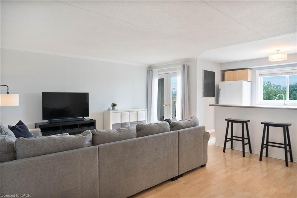 304-4450 Fairview Street, Burlington, ON - Indoor Photo Showing Living Room