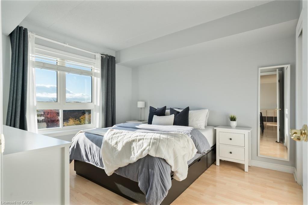 304-4450 Fairview Street, Burlington, ON - Indoor Photo Showing Bedroom