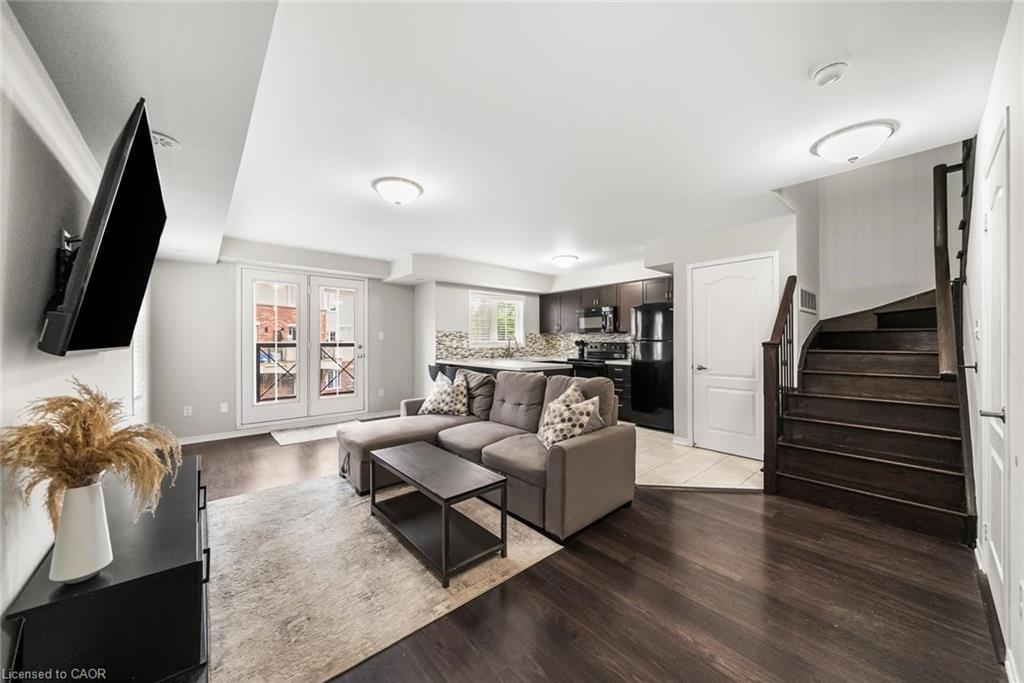 3-2551 Sixth Line, Oakville, ON - Indoor Photo Showing Living Room