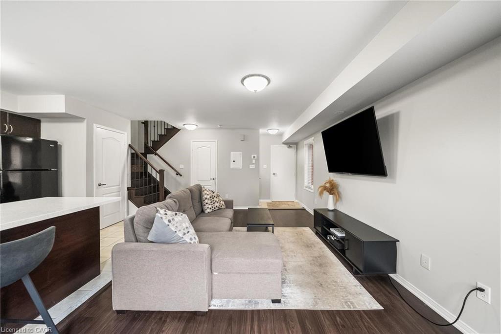 3-2551 Sixth Line, Oakville, ON - Indoor Photo Showing Living Room