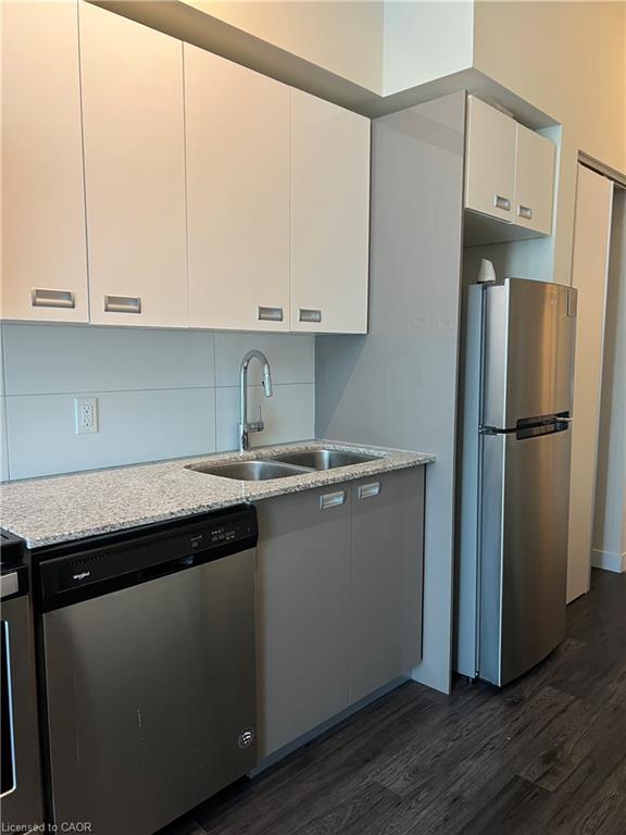 107-257 Hemlock Street, Waterloo, ON - Indoor Photo Showing Kitchen With Double Sink