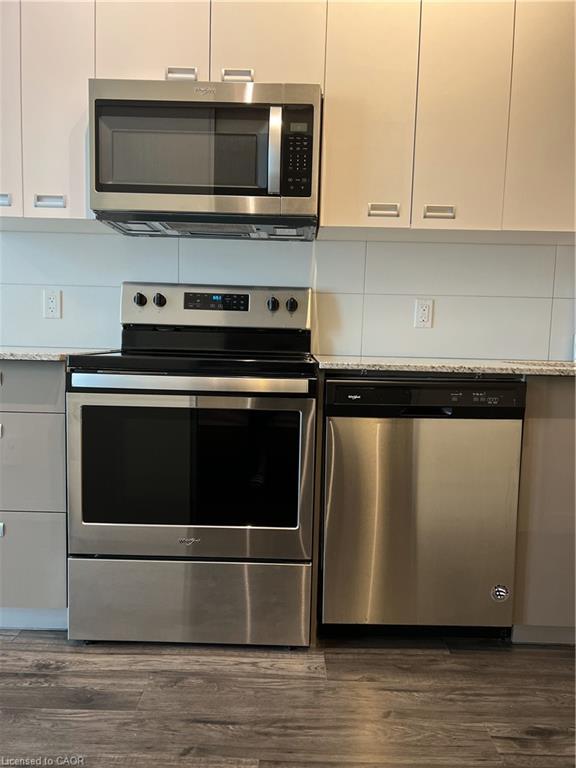 107-257 Hemlock Street, Waterloo, ON - Indoor Photo Showing Kitchen
