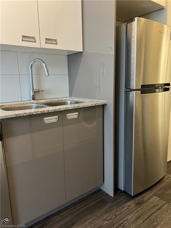 107-257 Hemlock Street, Waterloo, ON - Indoor Photo Showing Kitchen