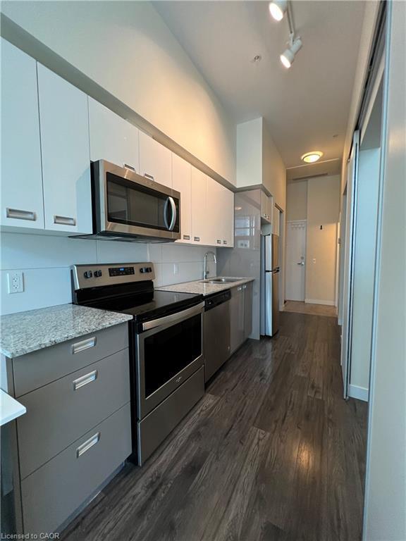 107-257 Hemlock Street, Waterloo, ON - Indoor Photo Showing Kitchen