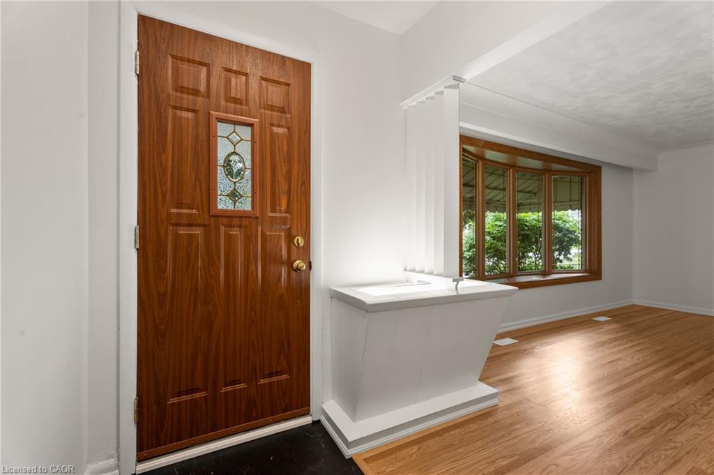 98 Laurier Avenue, Hamilton, ON - Indoor Photo Showing Other Room
