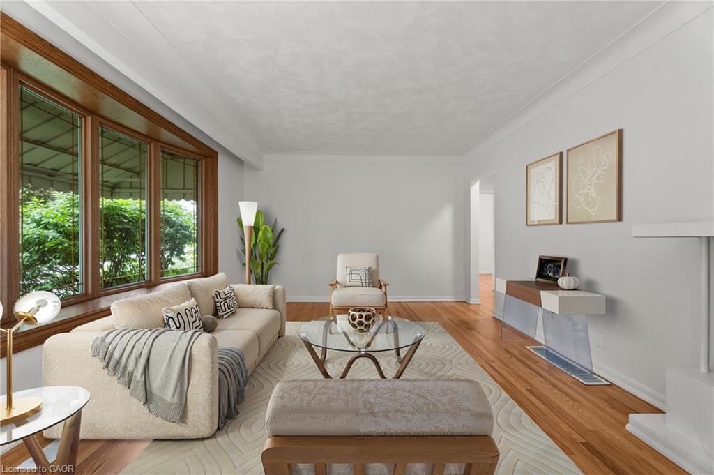 98 Laurier Avenue, Hamilton, ON - Indoor Photo Showing Living Room