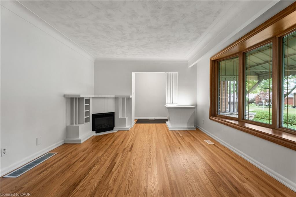 98 Laurier Avenue, Hamilton, ON - Indoor With Fireplace