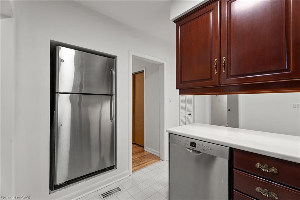 98 Laurier Avenue, Hamilton, ON - Indoor Photo Showing Kitchen