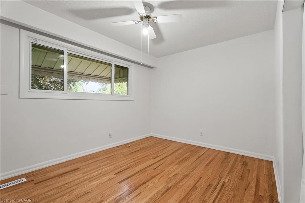 98 Laurier Avenue, Hamilton, ON - Indoor Photo Showing Other Room