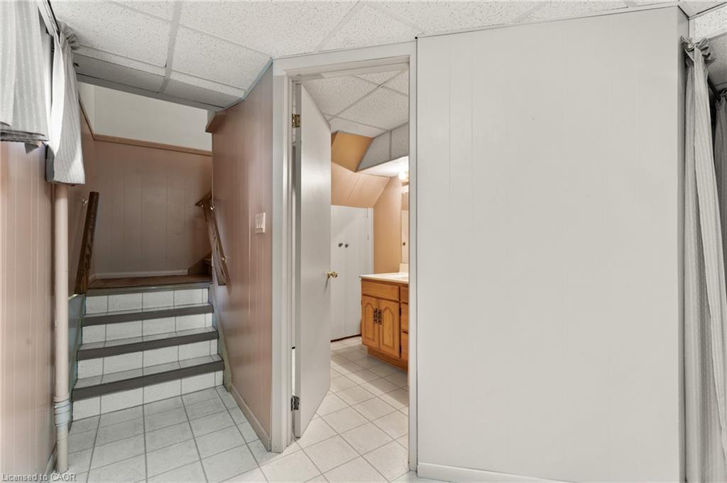98 Laurier Avenue, Hamilton, ON - Indoor Photo Showing Other Room