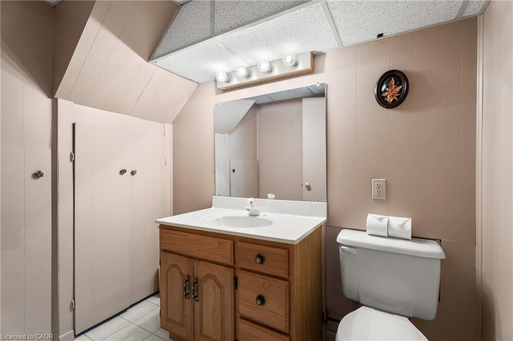 98 Laurier Avenue, Hamilton, ON - Indoor Photo Showing Bathroom