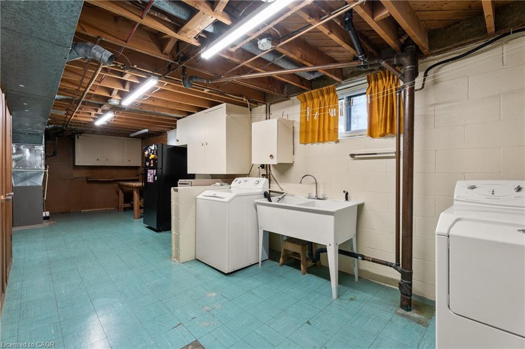 98 Laurier Avenue, Hamilton, ON - Indoor Photo Showing Laundry Room