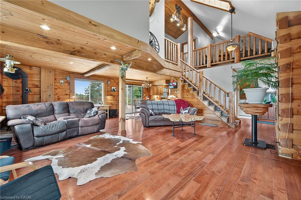 526 2Nd Line, Hagersville, ON - Indoor Photo Showing Living Room