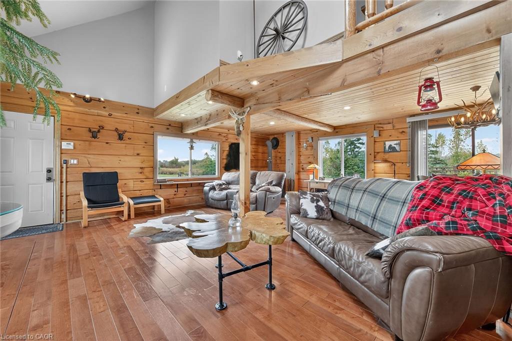 526 2Nd Line, Hagersville, ON - Indoor Photo Showing Living Room