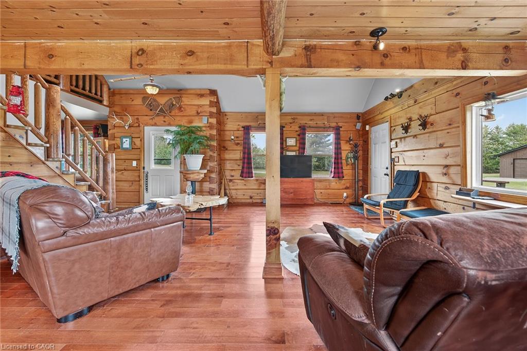 526 2Nd Line, Hagersville, ON - Indoor Photo Showing Living Room