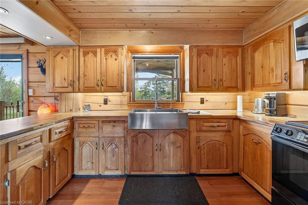 526 2Nd Line, Hagersville, ON - Indoor Photo Showing Kitchen With Double Sink