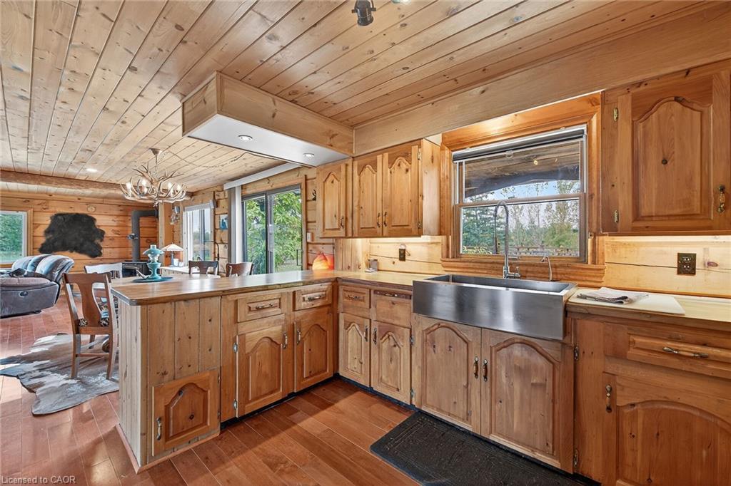 526 2Nd Line, Hagersville, ON - Indoor Photo Showing Kitchen With Double Sink