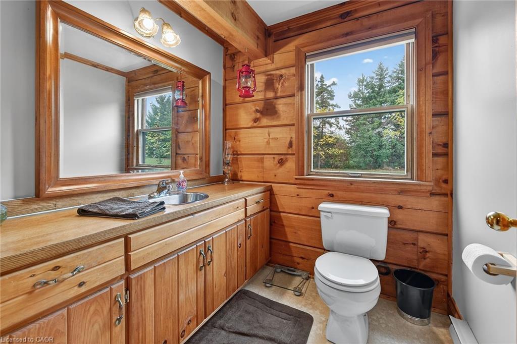 526 2Nd Line, Hagersville, ON - Indoor Photo Showing Bathroom