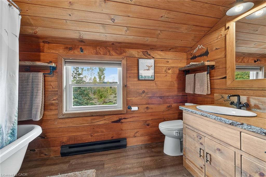 526 2Nd Line, Hagersville, ON - Indoor Photo Showing Bathroom