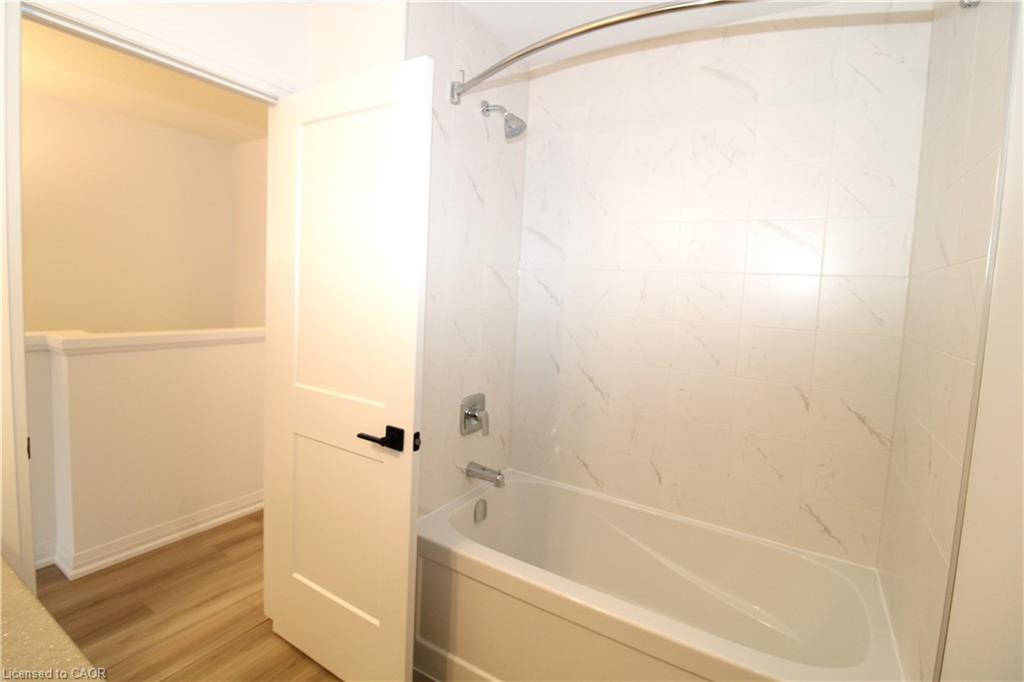 2-55 Tom Brown Drive, Paris, ON - Indoor Photo Showing Bathroom