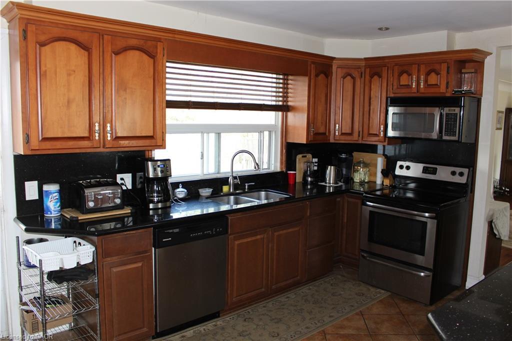2112 Upper James Street, Mount Hope, ON - Indoor Photo Showing Kitchen With Double Sink
