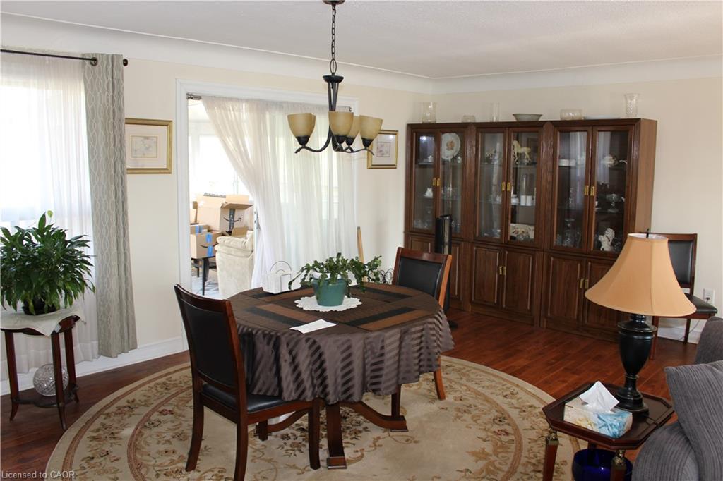 2112 Upper James Street, Mount Hope, ON - Indoor Photo Showing Dining Room