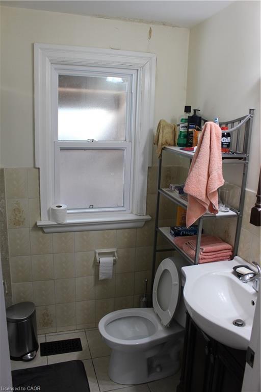 2112 Upper James Street, Mount Hope, ON - Indoor Photo Showing Bathroom