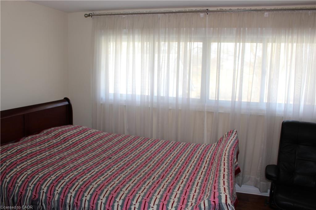 2112 Upper James Street, Mount Hope, ON - Indoor Photo Showing Bedroom