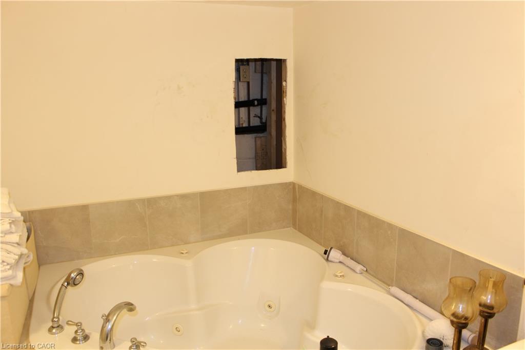 2112 Upper James Street, Mount Hope, ON - Indoor Photo Showing Bathroom