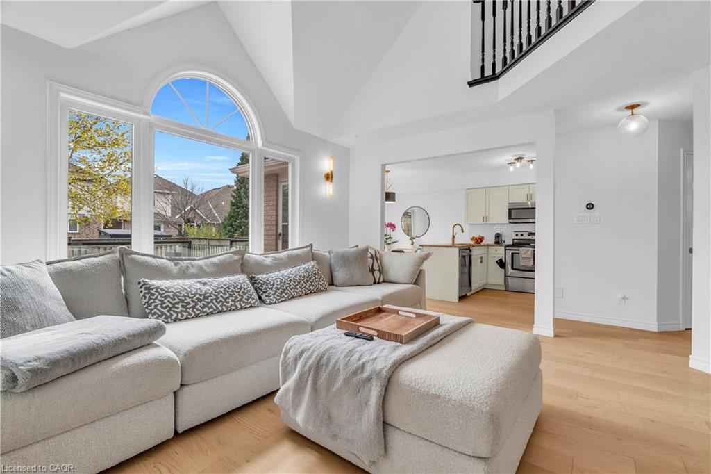 9 Gaw Crescent, Guelph, ON - Indoor Photo Showing Living Room