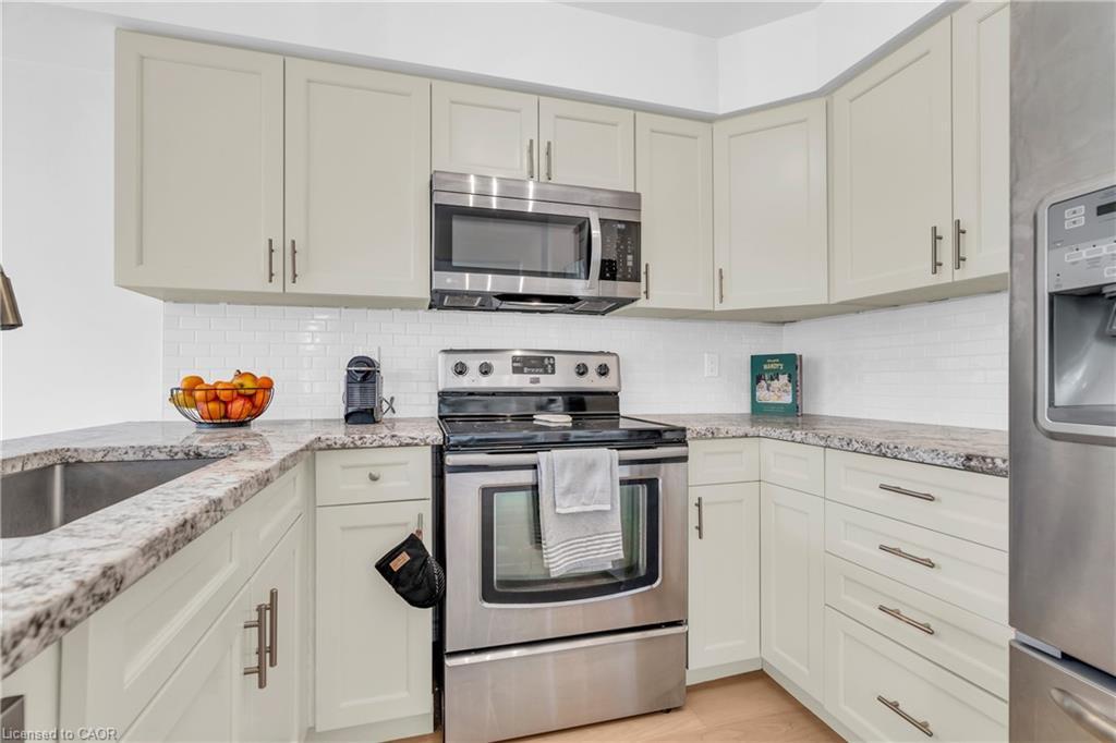 9 Gaw Crescent, Guelph, ON - Indoor Photo Showing Kitchen With Stainless Steel Kitchen With Upgraded Kitchen