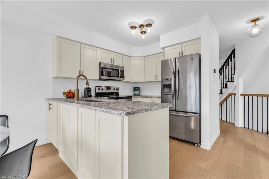9 Gaw Crescent, Guelph, ON - Indoor Photo Showing Kitchen With Stainless Steel Kitchen With Upgraded Kitchen