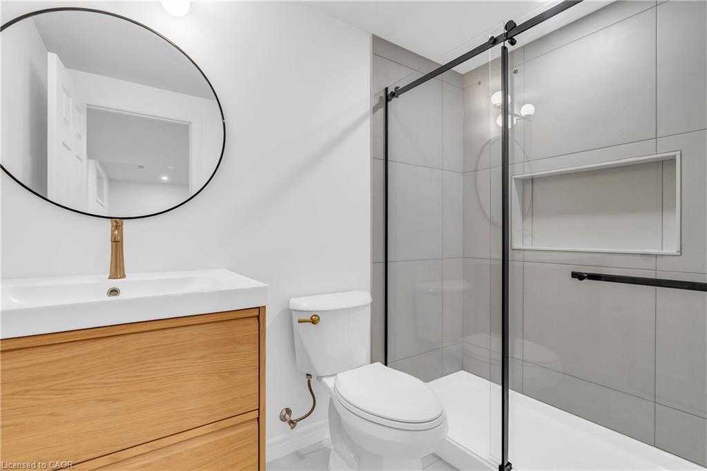 9 Gaw Crescent, Guelph, ON - Indoor Photo Showing Bathroom