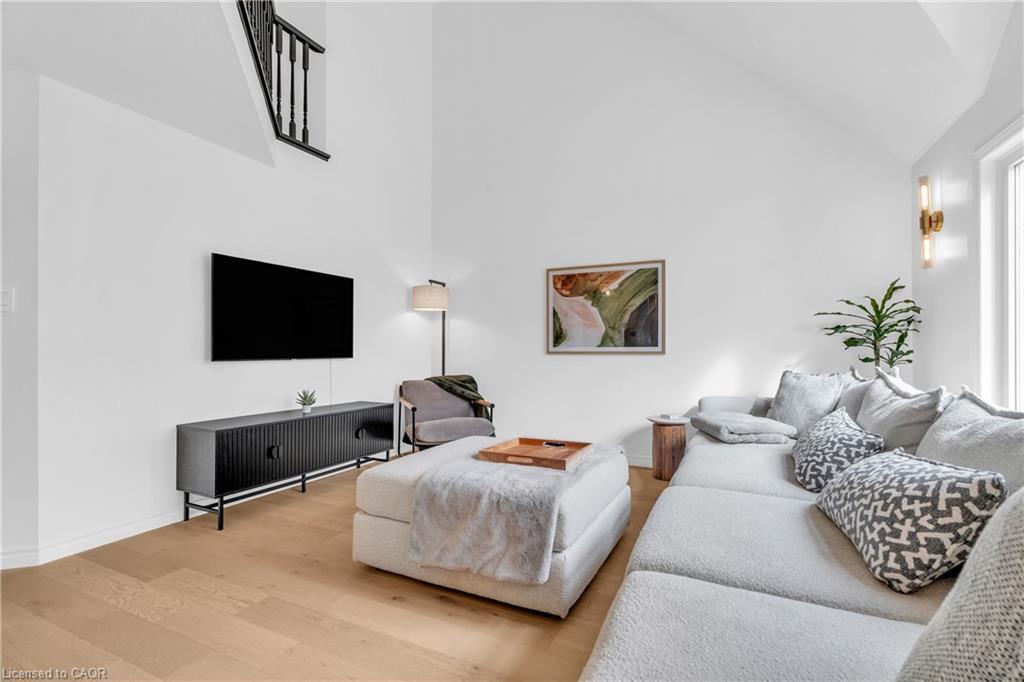 9 Gaw Crescent, Guelph, ON - Indoor Photo Showing Living Room