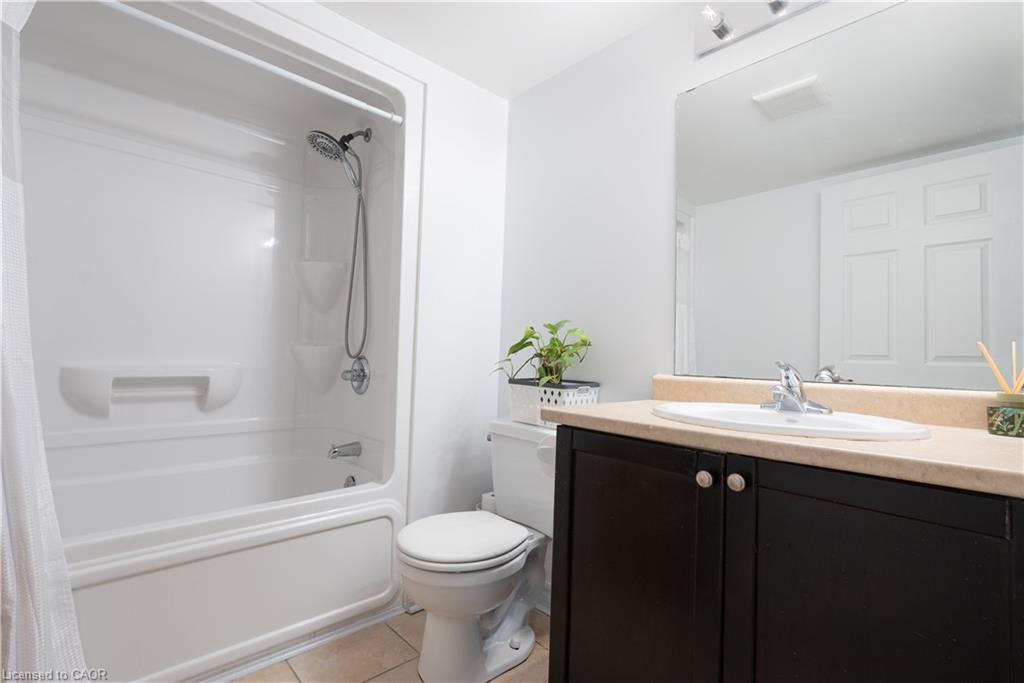 208-1350 Main Street, Milton, ON - Indoor Photo Showing Bathroom