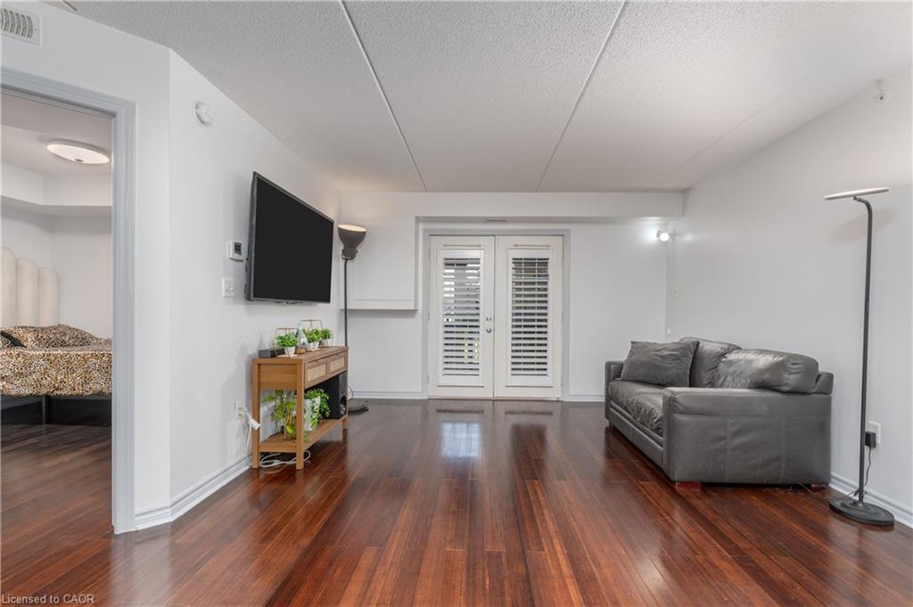 208-1350 Main Street, Milton, ON - Indoor