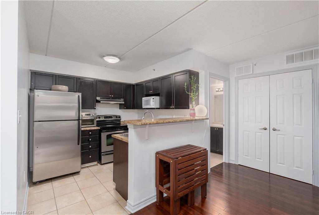 208-1350 Main Street, Milton, ON - Indoor Photo Showing Kitchen With Stainless Steel Kitchen