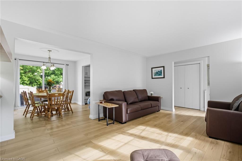119 Oak Street, Simcoe, ON - Indoor Photo Showing Living Room