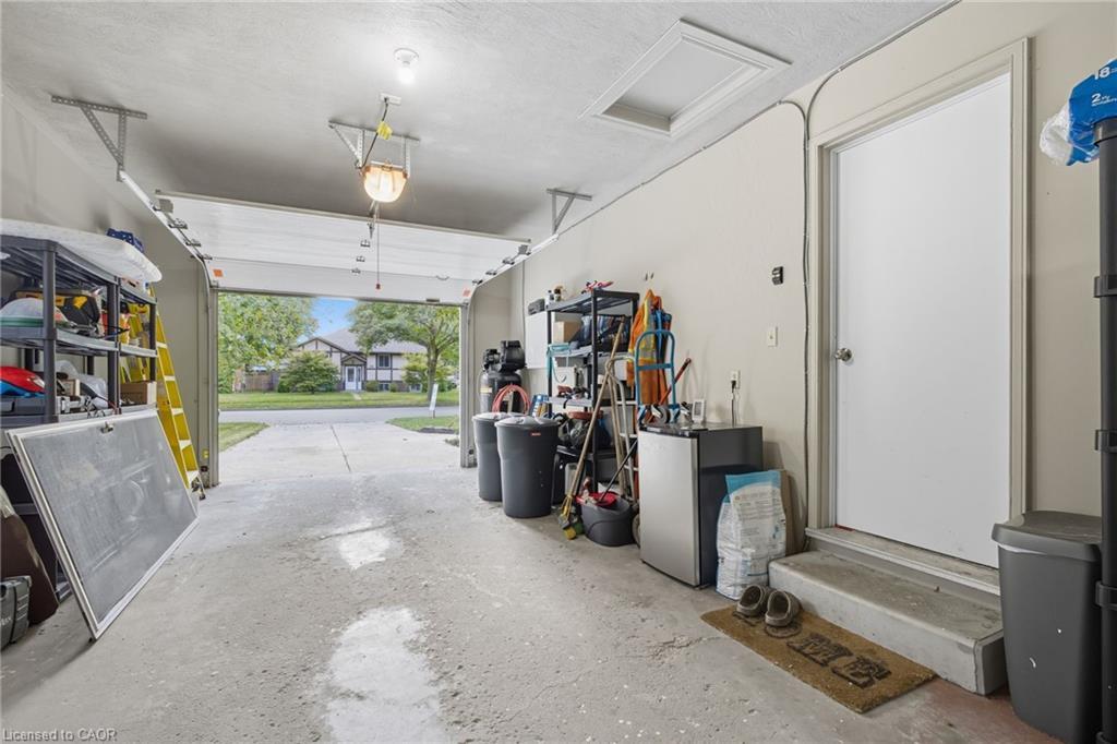 119 Oak Street, Simcoe, ON - Indoor Photo Showing Garage