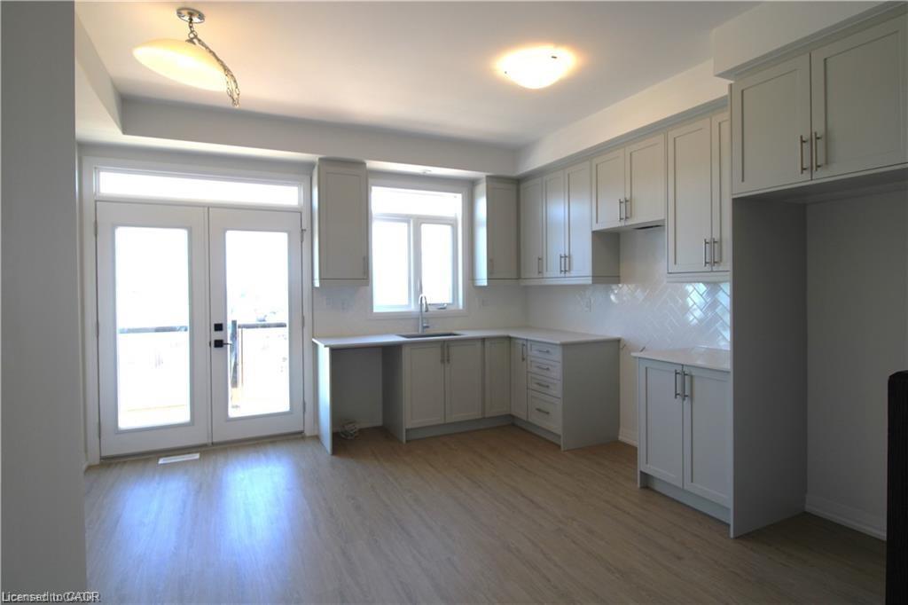 91-55 Tom Brown Drive, Paris, ON - Indoor Photo Showing Kitchen