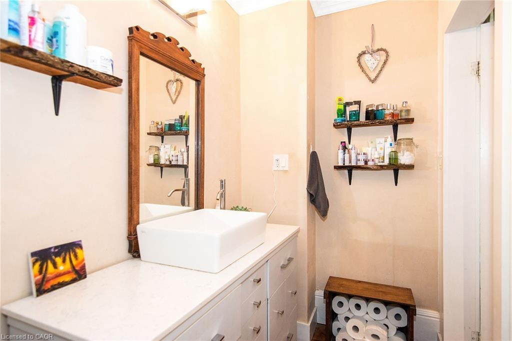 132 First Av E, Shelburne, ON - Indoor Photo Showing Laundry Room