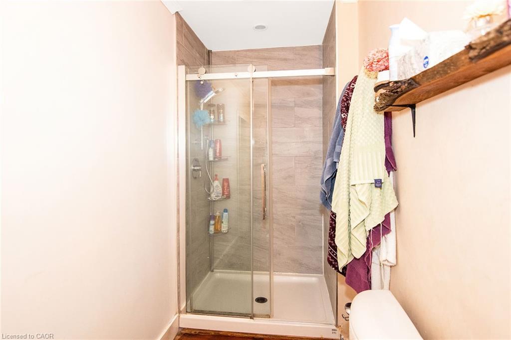 132 First Av E, Shelburne, ON - Indoor Photo Showing Bathroom