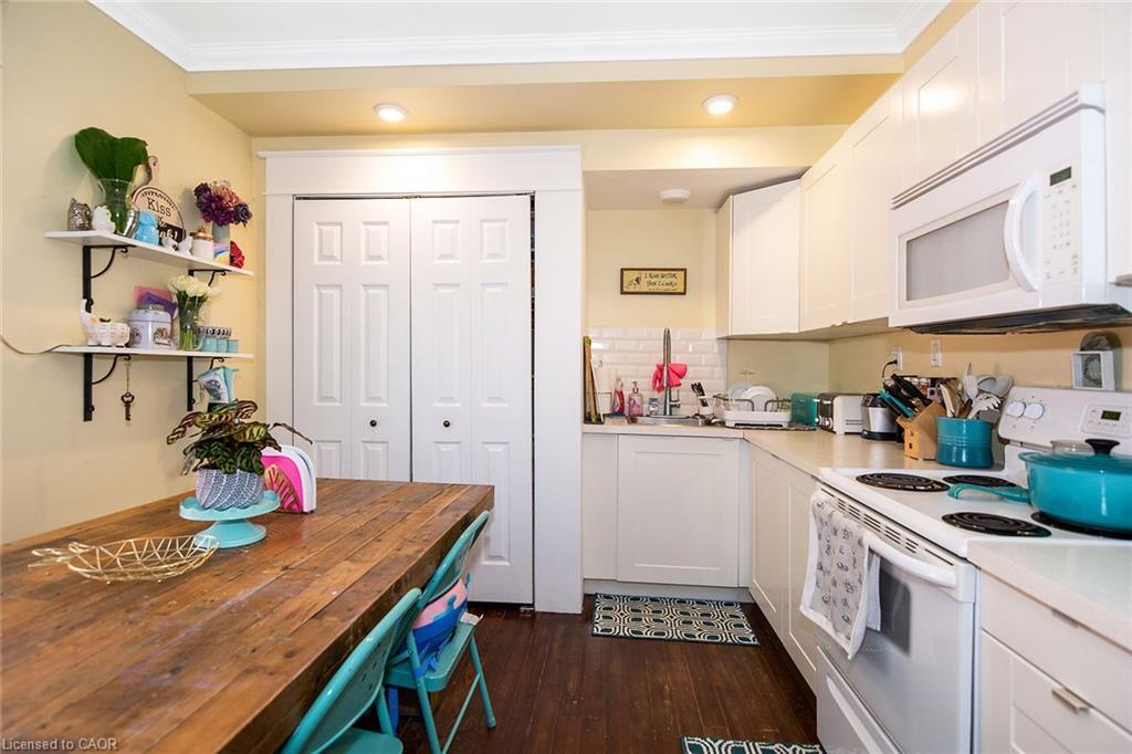 132 First Av E, Shelburne, ON - Indoor Photo Showing Kitchen