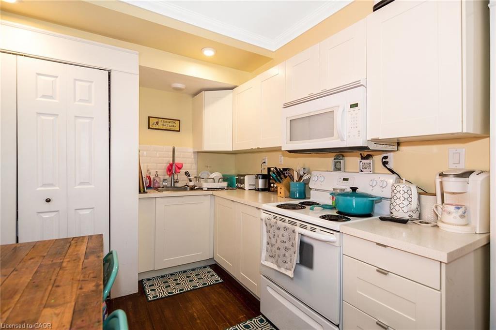 132 First Av E, Shelburne, ON - Indoor Photo Showing Kitchen