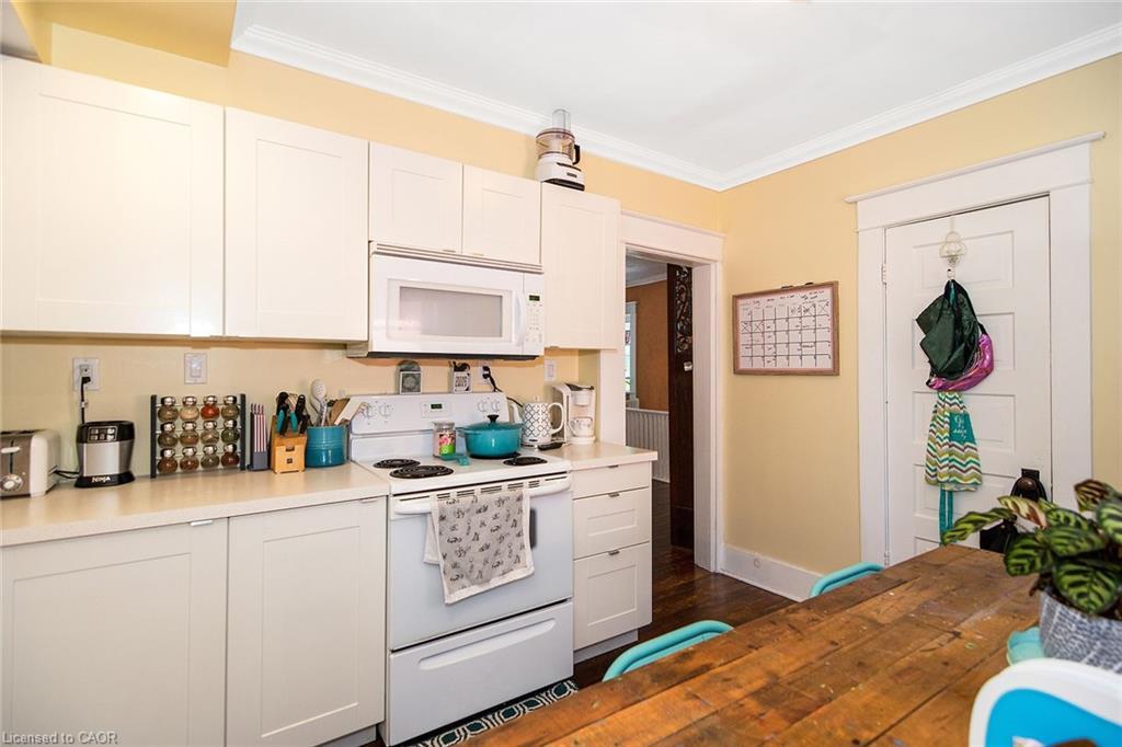 132 First Av E, Shelburne, ON - Indoor Photo Showing Kitchen