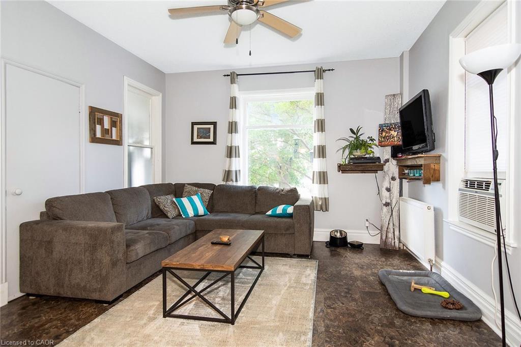 132 First Av E, Shelburne, ON - Indoor Photo Showing Living Room