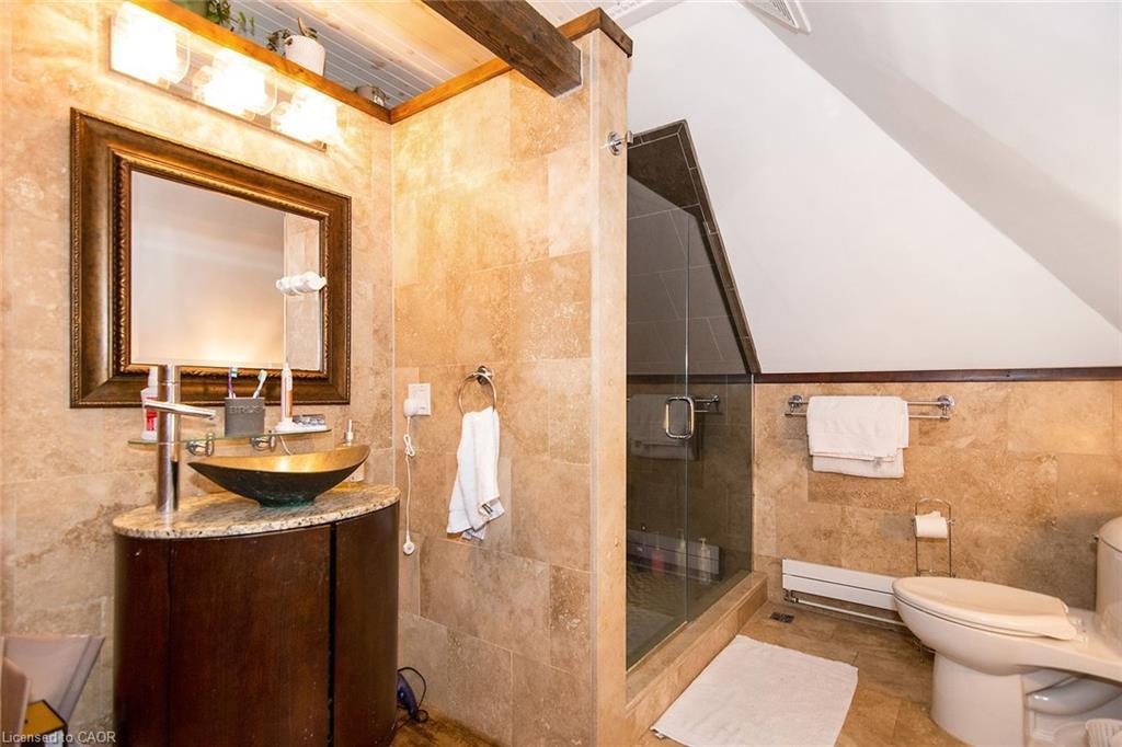 132 First Av E, Shelburne, ON - Indoor Photo Showing Bathroom